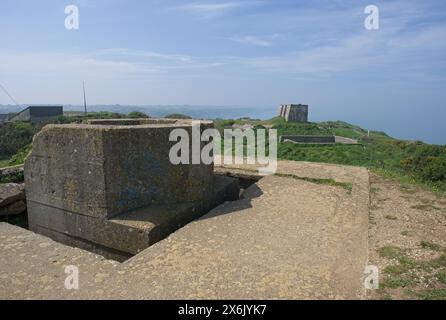 Fécamp, France - 10 mai 2024 : complexe de bunkers allemand de deux installations radar du type Mammut et Wurzburg Riese à Fécamp pendant la seconde Wa mondiale Banque D'Images