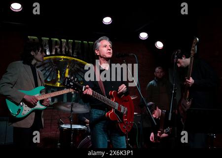 Kiev, Ukraine. 14 mai 2024. U. S Secrétaire d'Etat Tony Blinken, au centre, joue de la guitare et chante la chanson de Neil Young, "Rockin' in the Free World", alors qu'il rejoint le groupe 19,99 au club BarmanDictat, le 14 mai 2024, à Kiev, Ukraine. Crédit : Chuck Kennedy/US State Department photo/Alamy Live News Banque D'Images