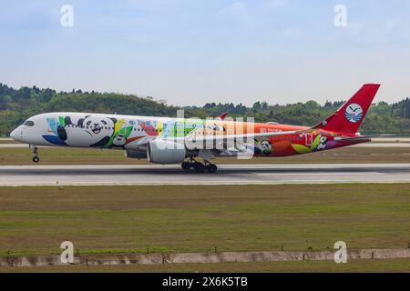 Chengdu, 9 avril 2024 : Airbus A350 du Sichuan à l'aéroport de Chengdu Tianfu Banque D'Images