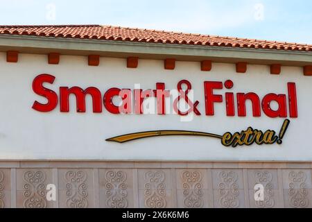 SMART & FINAL Extra! Magasin de nourriture et de fournitures de type entrepôt Banque D'Images