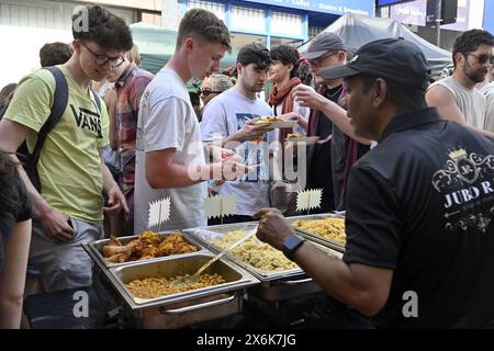 Nourriture servie à la fête de rue, Bristol, Royaume-Uni Banque D'Images