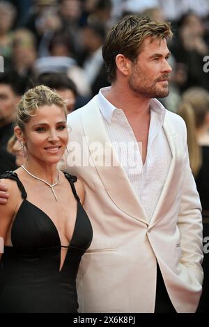 Cannes, France. 15 mai 2024. Elsa Pataky, Chris Hemsworth présents à la première du film Mad Max Furiosa lors du 77ème Festival de Cannes, France, le 15 mai 2024. Photo de Julien Reynaud/APS-médias/ABACAPRESS. COM Credit : Abaca Press/Alamy Live News Banque D'Images