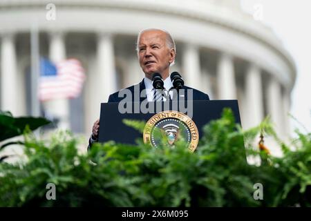 Washington, Vereinigte Staaten. 15 mai 2024. Le président des États-Unis Joe Biden prend la parole lors du service commémoratif national de la paix Officers au Capitole des États-Unis à Washington, DC, le mercredi 15 mai 2024. Crédit : Bonnie Cash/Pool via CNP/dpa/Alamy Live News Banque D'Images