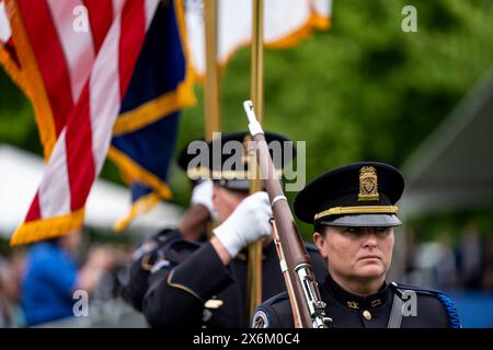 Washington, Vereinigte Staaten. 15 mai 2024. Le gardien de couleur du Capitole des États-Unis participe au Service commémoratif national de la paix Officers au Capitole des États-Unis à Washington, DC le mercredi 15 mai 2024. Crédit : Bonnie Cash/Pool via CNP/dpa/Alamy Live News Banque D'Images