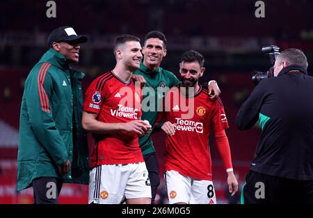 Anthony Martial, Diogo Dalot, Raphael Varane et Bruno Fernandes (gauche-droite) de Manchester United après le match de premier League à Old Trafford, Manchester. Date de la photo : mercredi 15 mai 2024. Banque D'Images