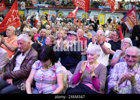 Paris, France. 15 mai 2024. Les gens assistent à la réunion du Parti communiste français (PCF) pour les élections européennes à Paris le 15 mai 2024. Photo Raphael Lafargue/ABACAPRESS. COM Credit : Abaca Press/Alamy Live News Banque D'Images