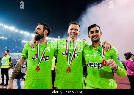 Rome, Italie. 15 mai 2024. Les gardiens de la Juventus FC Wojciech Szczesny, Mattia Perin et Carlo Pinsoglio célèbrent la victoire à la fin de la finale de la Coppa Italia 2023/2024 Frecciarossa entre Atalanta BC et Juventus FC au Stadio Olimpico le 15 mai 2024 à Rome, Italie. Crédit : Giuseppe Maffia/Alamy Live News Banque D'Images