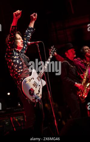 Londres, Royaume-Uni. 15 mai 2024. Jim Jones All Stars ouvre pour les Black Crowes à Hammersmith Apollo. . Cristina Massei/Alamy nouvelles en direct Banque D'Images