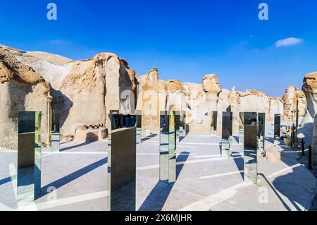 Falaises calcaires sur la montagne Al-Qarah, dans la plus grande oasis du monde, Al Ahsa. Site classé au patrimoine mondial de l'UNESCO Banque D'Images