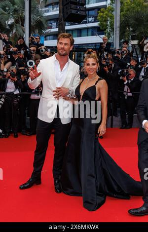Festival de Cannes - Premiere - Furiosa : a Mad Max Saga Chris Hemsworth et Elsa Pataky BEI der Premiere des Filmes Furiosa : a Mad Max Saga während der 77. Cannes film Festspiele im Palais de Festival. *** Festival de Cannes première Furiosa A Mad Max Saga Chris Hemsworth et Elsa Pataky à l'avant-première du film Furiosa A Mad Max Saga au Palais de Festival de Cannes 77 Copyright : xEventpressxKochanx Banque D'Images