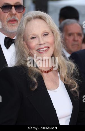 Cannes, France. 16 mai 2024. Faye Dunaway assiste au tapis rouge 'Furiosa : a Mad Max Saga' (Furiosa : une Saga Mad Max) au 77e Festival de Cannes au Palais des Festivals le 15 mai 2024 à Cannes, France. Photo : DGP/imageSPACE crédit : Imagespace/Alamy Live News Banque D'Images