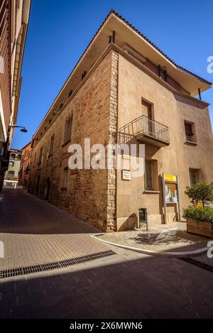 Bâtiment historique du presbytère Santpedor, d'origine médiévale (Bages, Barcelone, ​​Catalonia, Espagne), notamment : Edificio histórico, rectoría Santpedor Banque D'Images