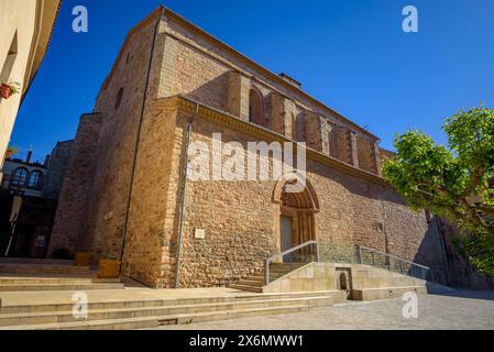 Façade de l'église de Sant Pere d'Or, dans le village de Santpedor (Bages, Barcelone, ​​Catalonia, Espagne) ESP : Fachada de la iglesia de Santpedor Banque D'Images