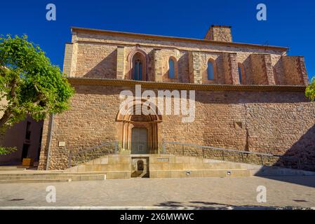 Façade de l'église de Sant Pere d'Or, dans le village de Santpedor (Bages, Barcelone, ​​Catalonia, Espagne) ESP : Fachada de la iglesia de Santpedor Banque D'Images