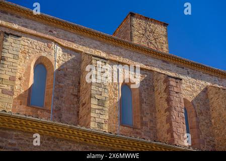 Façade de l'église de Sant Pere d'Or, dans le village de Santpedor (Bages, Barcelone, ​​Catalonia, Espagne) ESP : Fachada de la iglesia de Santpedor Banque D'Images