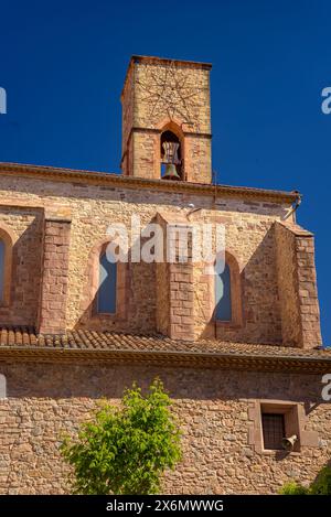 Façade de l'église de Sant Pere d'Or, dans le village de Santpedor (Bages, Barcelone, ​​Catalonia, Espagne) ESP : Fachada de la iglesia de Santpedor Banque D'Images