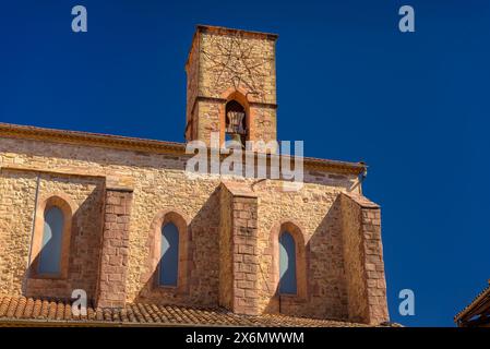 Façade de l'église de Sant Pere d'Or, dans le village de Santpedor (Bages, Barcelone, ​​Catalonia, Espagne) ESP : Fachada de la iglesia de Santpedor Banque D'Images