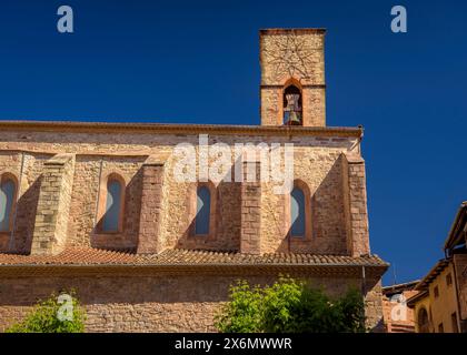 Façade de l'église de Sant Pere d'Or, dans le village de Santpedor (Bages, Barcelone, ​​Catalonia, Espagne) ESP : Fachada de la iglesia de Santpedor Banque D'Images