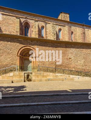 Façade de l'église de Sant Pere d'Or, dans le village de Santpedor (Bages, Barcelone, ​​Catalonia, Espagne) ESP : Fachada de la iglesia de Santpedor Banque D'Images