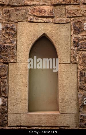 Bâtiment historique du presbytère Santpedor, d'origine médiévale (Bages, Barcelone, ​​Catalonia, Espagne), notamment : Edificio histórico, rectoría Santpedor Banque D'Images