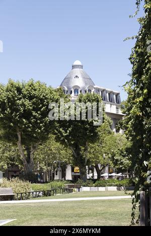 Nîmes, France.11 juin 2022. Un bâtiment bourgeois avec son dôme recouvert d'ardoise à Nîmes, France Banque D'Images