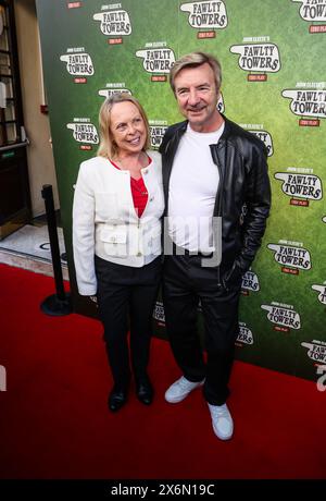 Londres, Royaume-Uni. 15 mai 2024. Jayne Torvill et Christopher Dean assistaient à la soirée presse pour "Fawlty Towers : The Play" de John Cleese à l'Apollo Theatre de Londres. Crédit : SOPA images Limited/Alamy Live News Banque D'Images