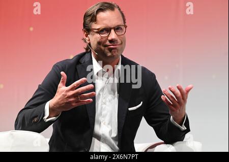 Cologne, Allemagne. 14 mai 2024. Michael Jungwirth, Directeur des politiques publiques, Vodafone Group et membre du Directoire, Vodafone Germany, intervient à Anagacom, le principal salon européen dédié au haut débit, à la télévision et à l'Internet. Crédit : Horst Galuschka/dpa/Alamy Live News Banque D'Images