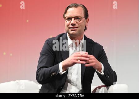 Cologne, Allemagne. 14 mai 2024. Michael Jungwirth, Directeur des politiques publiques, Vodafone Group et membre du Directoire, Vodafone Germany, intervient à Anagacom, le principal salon européen dédié au haut débit, à la télévision et à l'Internet. Crédit : Horst Galuschka/dpa/Alamy Live News Banque D'Images