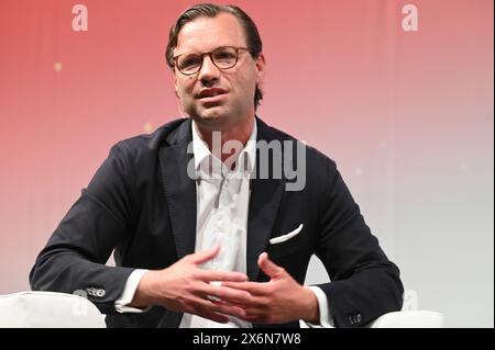 Cologne, Allemagne. 14 mai 2024. Michael Jungwirth, Directeur des politiques publiques, Vodafone Group et membre du Directoire, Vodafone Germany, intervient à Anagacom, le principal salon européen dédié au haut débit, à la télévision et à l'Internet. Crédit : Horst Galuschka/dpa/Alamy Live News Banque D'Images