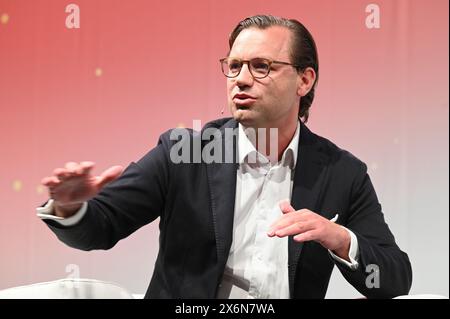 Cologne, Allemagne. 14 mai 2024. Michael Jungwirth, Directeur des politiques publiques, Vodafone Group et membre du Directoire, Vodafone Germany, intervient à Anagacom, le principal salon européen dédié au haut débit, à la télévision et à l'Internet. Crédit : Horst Galuschka/dpa/Alamy Live News Banque D'Images