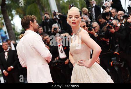 Cannes, France. 15 mai 2024. L'actrice Anya Taylor-Joy arrive pour la projection du film 'Furiosa : a Mad Max Saga' à la 77ème édition du Festival de Cannes, dans le sud de la France, le 15 mai 2024. Crédit : Gao Jing/Xinhua/Alamy Live News Banque D'Images