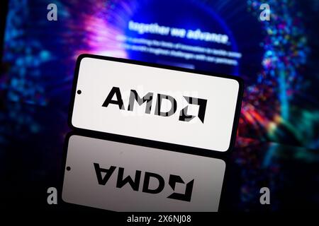 Logo de la société AMD affiché sur l'écran du téléphone. Micro-périphériques avancés Banque D'Images