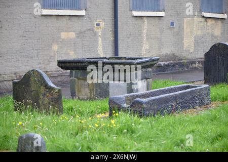 « Molly Leigh, Molly Leigh, Chase me around the pommier » Molly Leigh (1685-1748) la sorcière de Burslem a été enterrée dans le cimetière de St Johns Banque D'Images