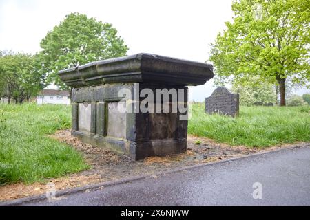 « Molly Leigh, Molly Leigh, Chase me around the pommier » Molly Leigh (1685-1748) la sorcière de Burslem a été enterrée dans le cimetière de St Johns Banque D'Images