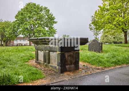 « Molly Leigh, Molly Leigh, Chase me around the pommier » Molly Leigh (1685-1748) la sorcière de Burslem a été enterrée dans le cimetière de St Johns Banque D'Images