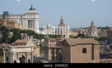 Vue panoramique sur le Forum romain et l'autel romain de la Patrie à Rome, Italie Banque D'Images