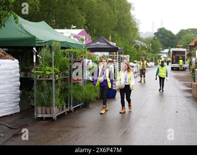 Les préparatifs sont en cours avant le RHS Chelsea Flower Show au Royal Hospital Chelsea, Londres. Date de la photo : jeudi 16 mai 2024. Banque D'Images
