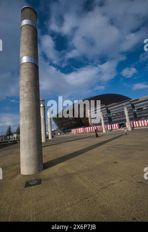 Après-midi de printemps dans la baie de Cardiff en face du Wales Millennium Centre, cardiff Banque D'Images