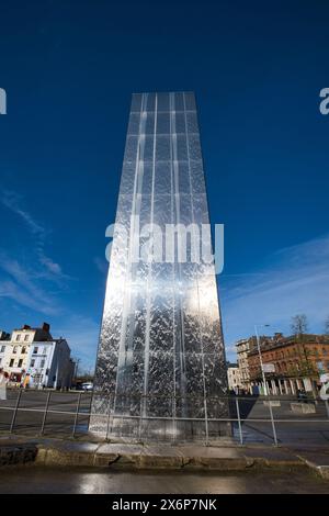 Water Tower par William Pye dans Cardiff Oval Basin dans la baie de Cardiff, pays de Galles tôt le matin au printemps Banque D'Images