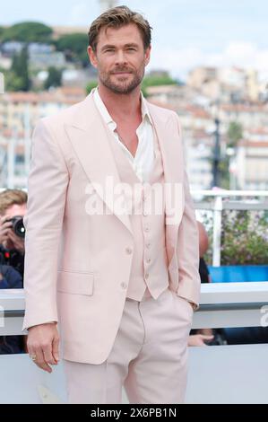 Chris Hemsworth beim Photocall zum Kinofilm Furiosa : a Mad Max Saga auf dem Festival de Cannes 2024 / 77. Internationale Filmfestspiele von Cannes am Palais des Festivals. Cannes, 16.05.2024 *** Chris Hemsworth au Photocall pour le film Furiosa A Mad Max Saga au Festival de Cannes 2024 77 Festival International du film de Cannes au Palais des Festivals Cannes, 16 05 2024 Foto:xD.xBedrosianx/xFuturexImagex furiosa call 4560 Banque D'Images