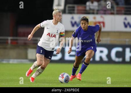 Londres, Royaume-Uni. 15 mai 2024. Londres, Angleterre, 15 mai 2024 : Bethany England (9 Tottenham Hotspur) et Jess carter (7 Chelsea) lors du match de Super League FA Womens entre Tottenham Hotspur et Chelsea à Brisbane Road à Londres, Angleterre (Alexander Canillas/SPP) crédit : SPP Sport Press photo. /Alamy Live News Banque D'Images