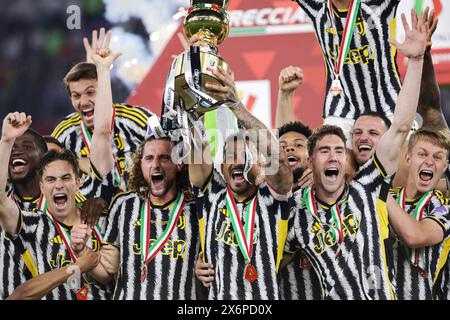 Rome, Italie. 15 mai 2024. Les joueurs de la Juventus célèbrent la victoire à la fin de la Coupe d'Italie, Coppa Italia, finale de football entre Atalanta BC et Juventus FC le 15 mai 2024 au Stadio Olimpico à Rome, Italie - photo Federico Proietti/DPPI crédit : DPPI Media/Alamy Live News Banque D'Images