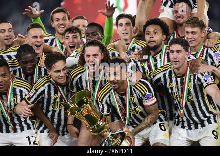 Rome, Italie. 15 mai 2024. Les joueurs de la Juventus célèbrent la victoire à la fin de la Coupe d'Italie, Coppa Italia, finale de football entre Atalanta BC et Juventus FC le 15 mai 2024 au Stadio Olimpico à Rome, Italie - photo Federico Proietti/DPPI crédit : DPPI Media/Alamy Live News Banque D'Images
