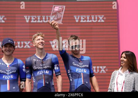 Martinsicuro, Italie. 16 mai 2024. Team Groupama &#x2013 ; FDJ lors de l'étape 12 du Giro d'Italia de Martinsicuro à Fano, 16 mai 2024 Italie. (Photo de Fabio Ferrari/Lapresse) crédit : LaPresse/Alamy Live News Banque D'Images