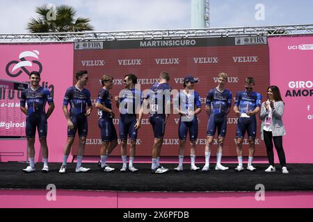 Martinsicuro, Italie. 16 mai 2024. Team Groupama &#x2013 ; FDJ lors de l'étape 12 du Giro d'Italia de Martinsicuro à Fano, 16 mai 2024 Italie. (Photo de Fabio Ferrari/Lapresse) crédit : LaPresse/Alamy Live News Banque D'Images