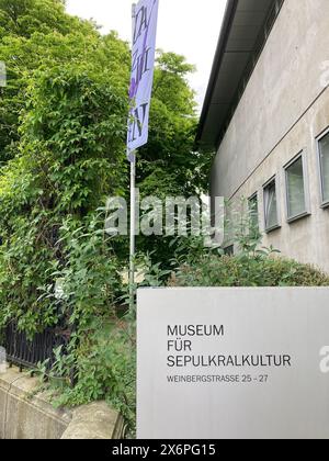 Kassel, Allemagne. 16 mai 2024. Vue du Musée de la culture sépulcrale. Plus de 160 musées en Hesse participent à la 47e Journée internationale des musées le dimanche 19 mai. Crédit : Nicole Schippers/dpa/Alamy Live News Banque D'Images