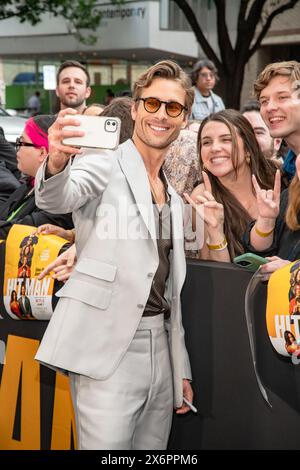 AUSTIN, TEXAS - 15 MAI : Glen Powell assiste à la première de 'Hit Man' de Netflix et à l'intronisation de Glen Powell au Texas film Hall of Fame au Paramount Theatre le 15 mai 2024 à Austin, Texas. (Photo de Maggie Boyd/Sipa USA) crédit : Sipa USA/Alamy Live News Banque D'Images