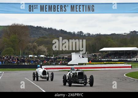 Jonathan Lupton, Aston Martin Team car LM4, Thierry Stapts, Bugatti type 35T, Grover Williams Trophy, vingt minutes de course pour le Grand Prix d'avant-guerre Banque D'Images