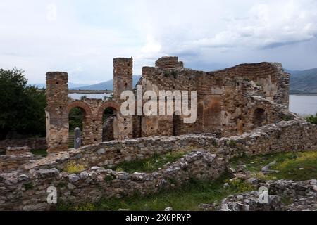 Byazntine basilique sur l'île d'Agios Achilios , petit lac Prespa, Macédoine, Grèce Banque D'Images