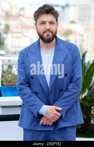 Tom Burke pose lors de l'appel photo de 'Furiosa : a Mad Max Saga' lors du 77e Festival de Cannes au Palais des Festivals de Cannes, France, le 16 mai 2024. Banque D'Images